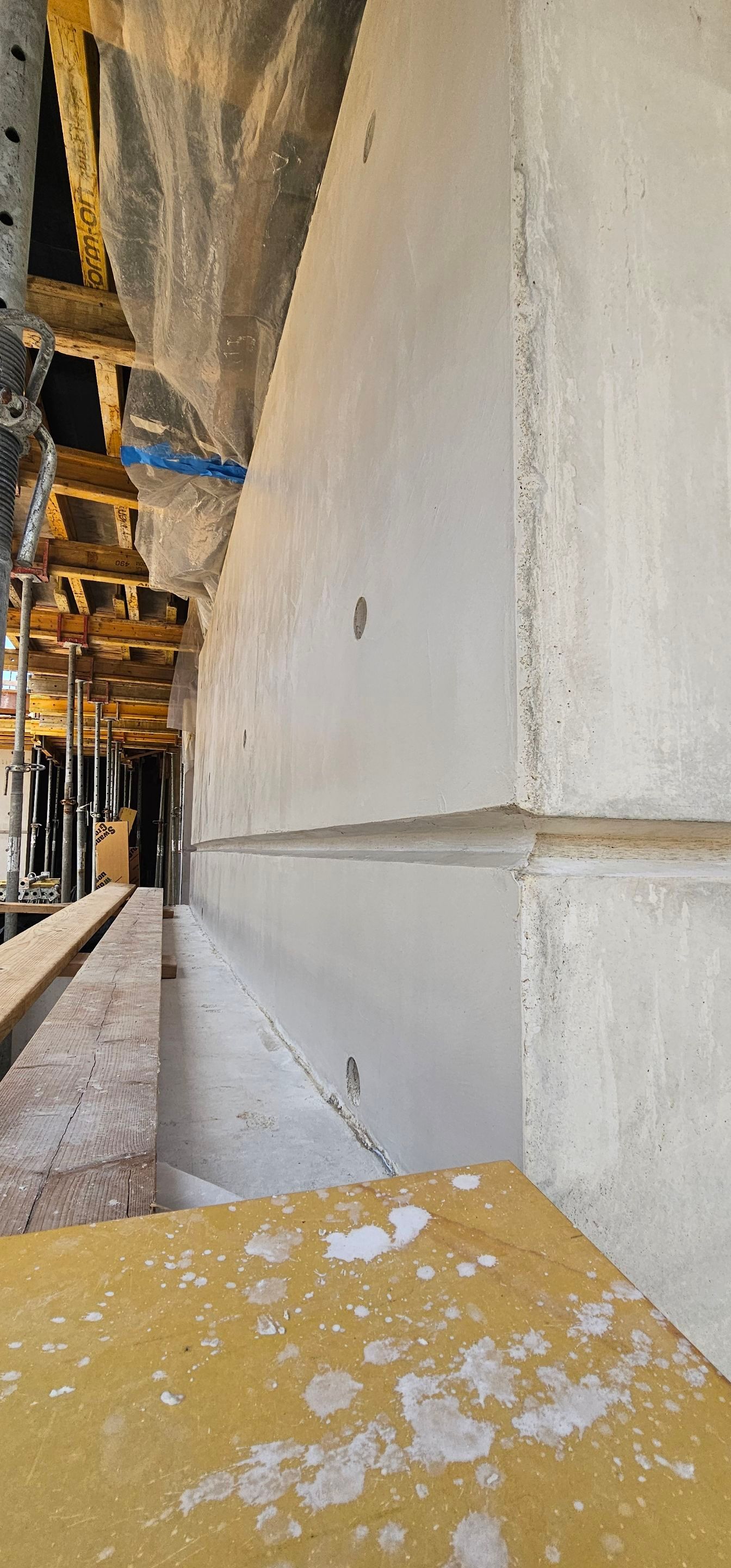 Microtopping over Exterior Walls by Seamless Surfaces