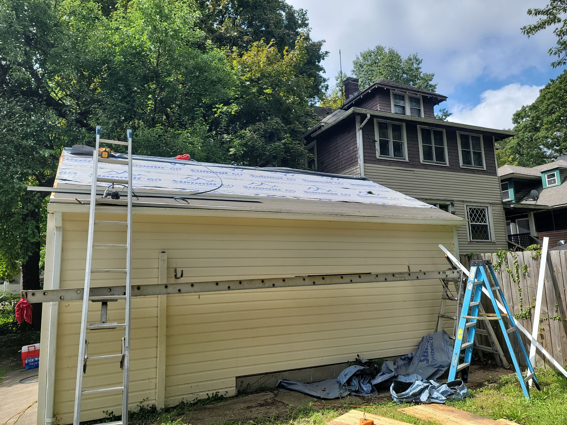 Atlas Pinnacle, Color: Heatherblend, Drip Edge: White by Eagle Eye Roofing