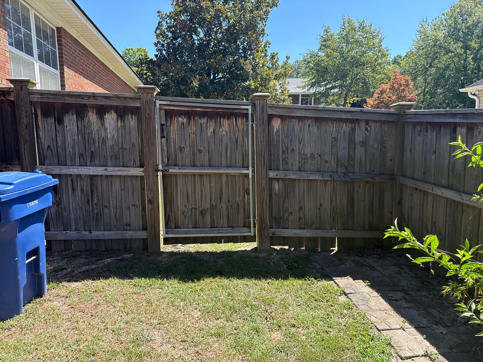 Wood Fence using Wood Sealant by DuraSeal