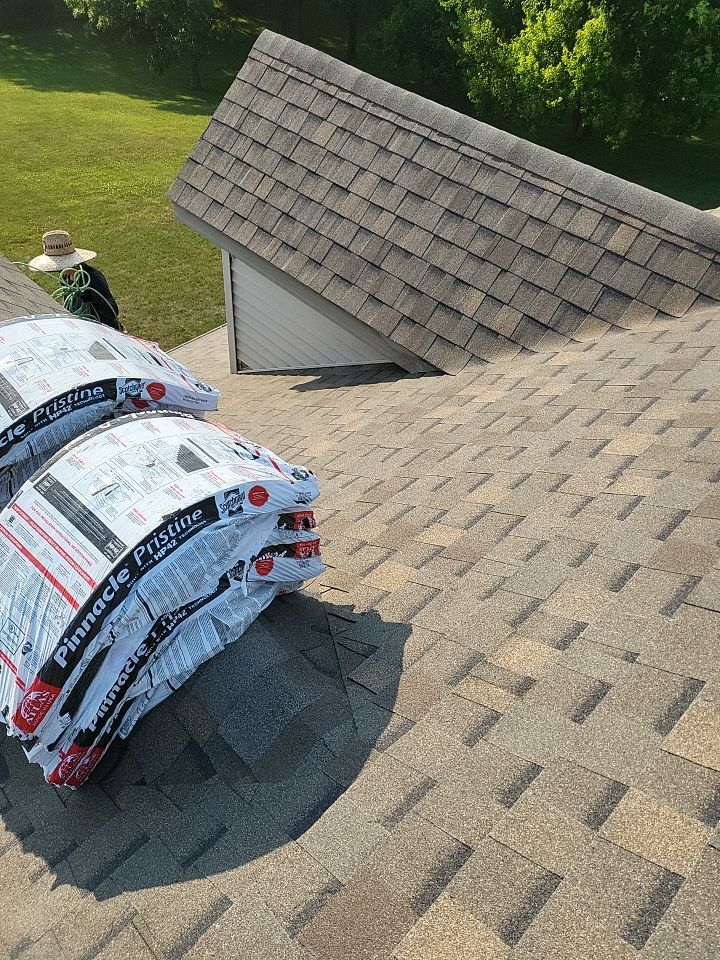 ATLAS PINNACLE COLOR: WEATHERED SHADOW by Eagle Eye Roofing