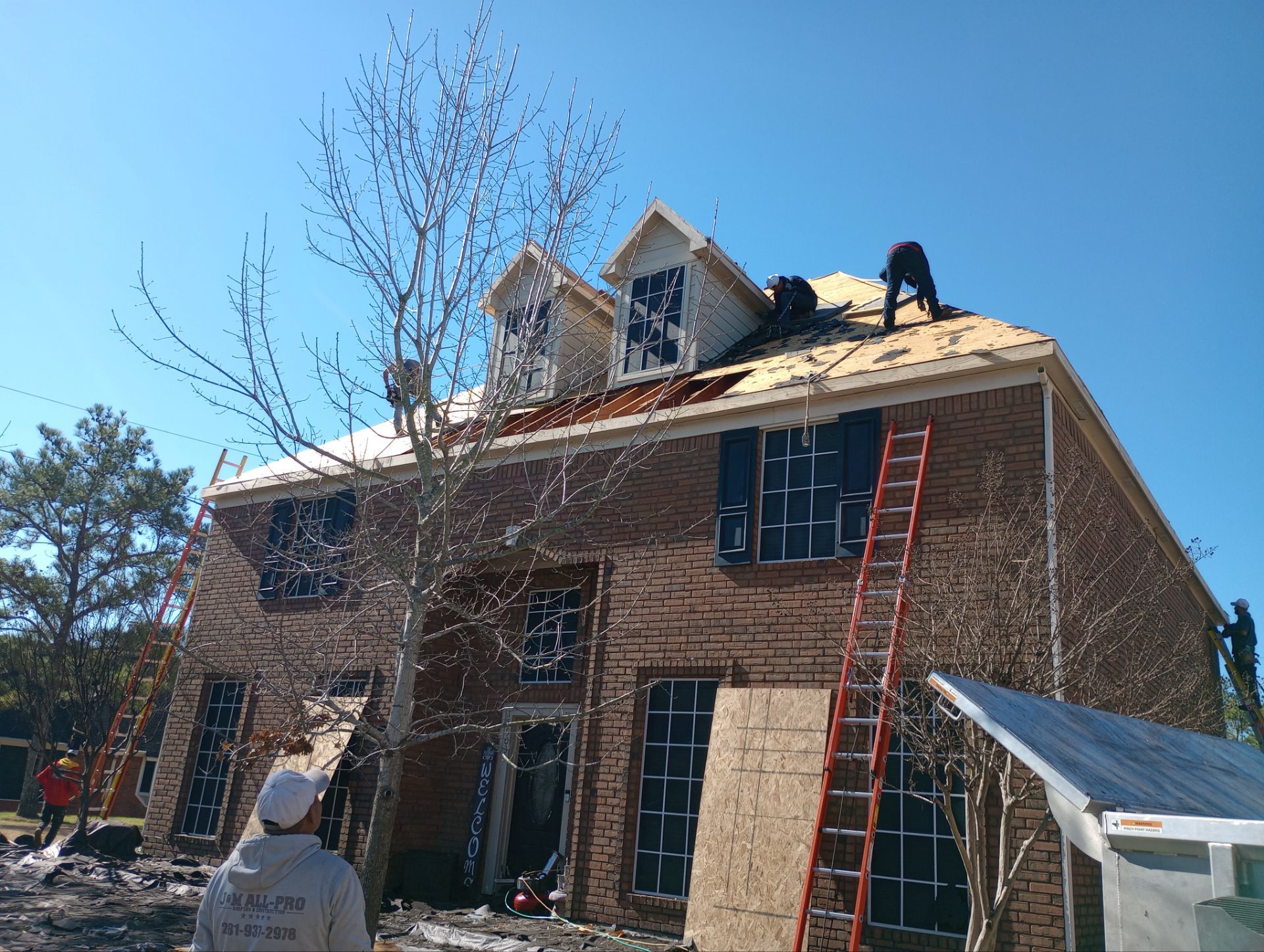 Residential Roofing Installation using Owen's Corning Duration (Lifetime) Shingles by Roof Repair Company