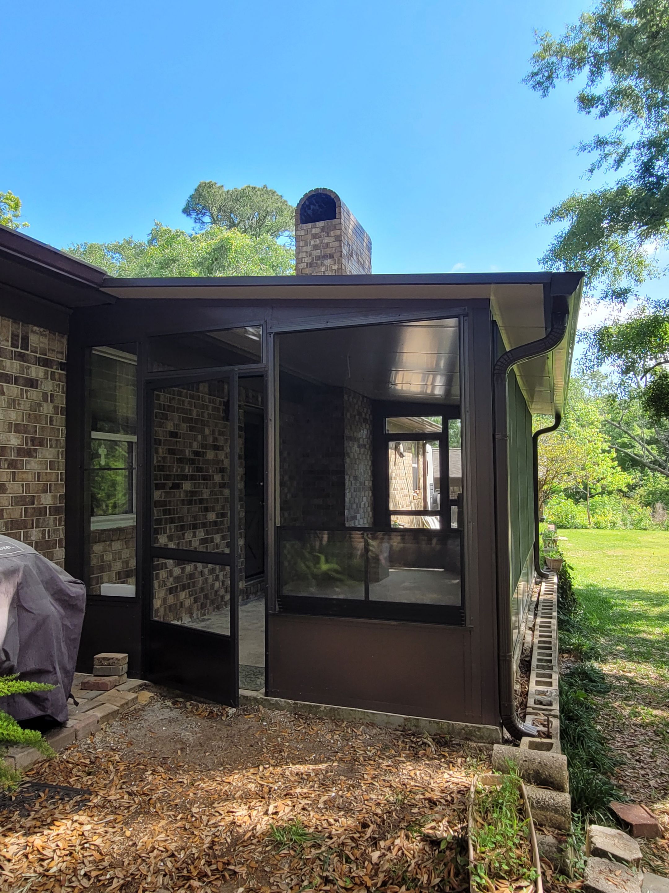 Pensacola Screen Room Using Colorbeam by Titan Sunrooms