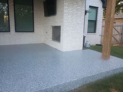 Patio & Garage in Domino