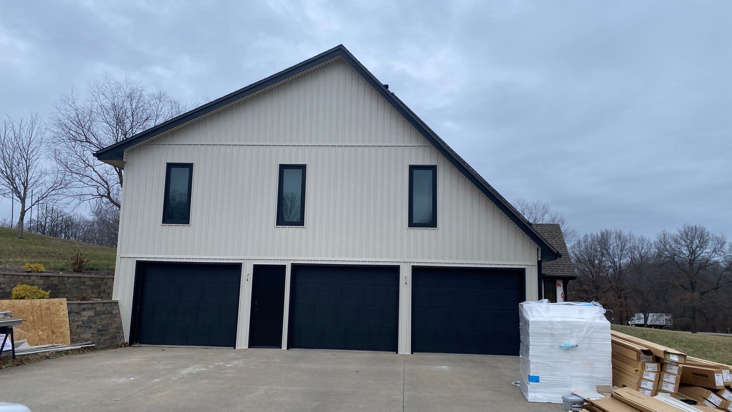 Siding Installation using Craneboard in Liberty Mo  by EEC  Windows, Siding & Roofing 