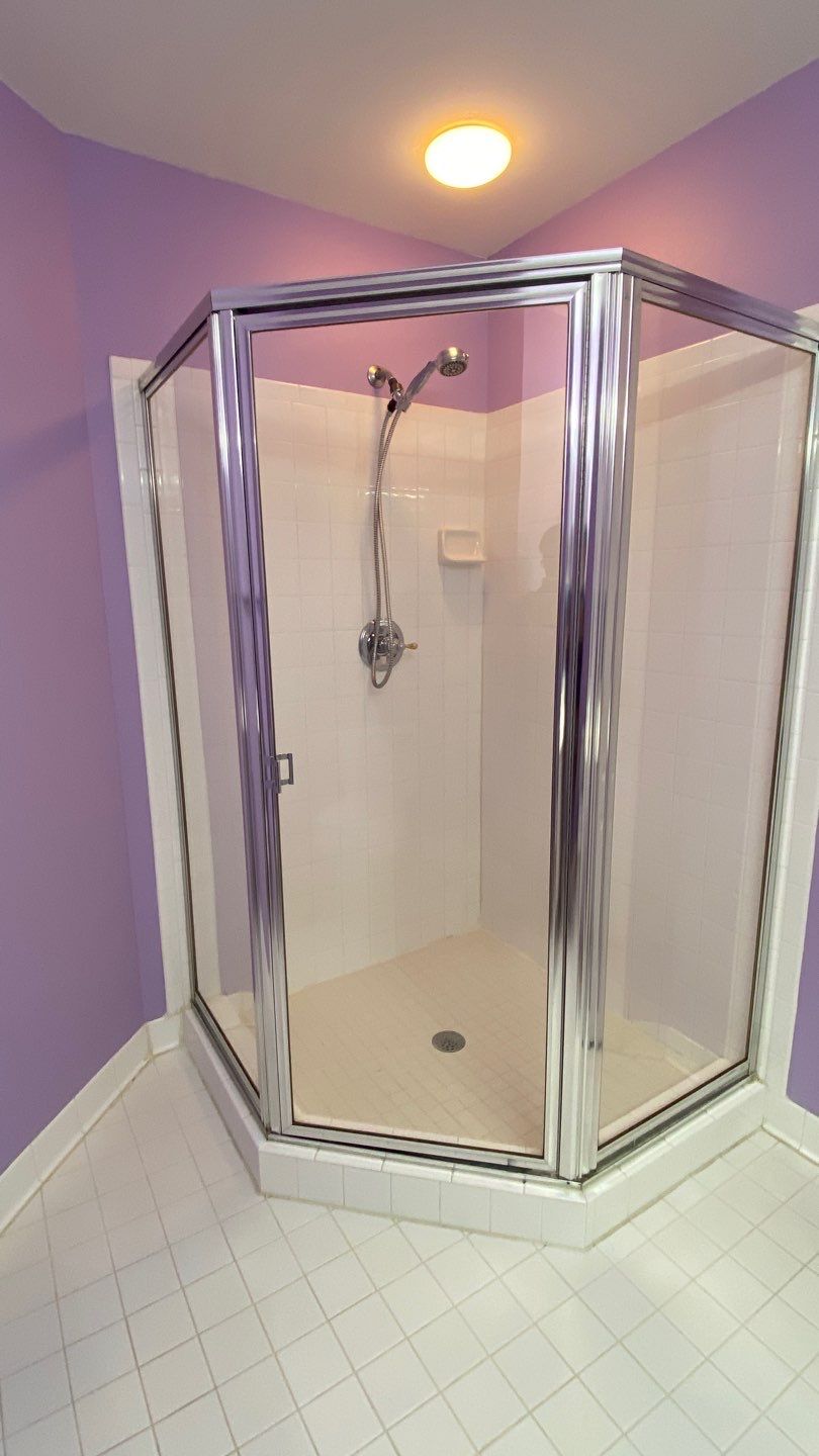 Bathroom Remodel using porcelain tiles , wood make vanetys , mirross , bathroom accessories  by Jesus Master Handyman LLC 