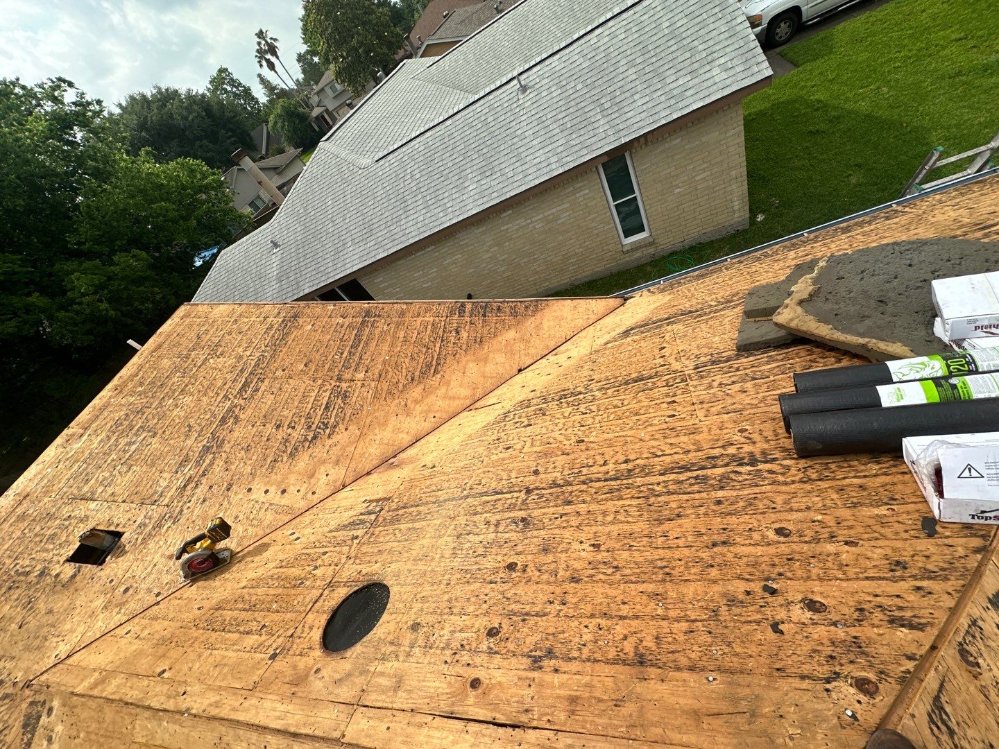 Residential Roofing Installation using Owen's Corning Duration (Lifetime) Shingles by Roof Repair Company