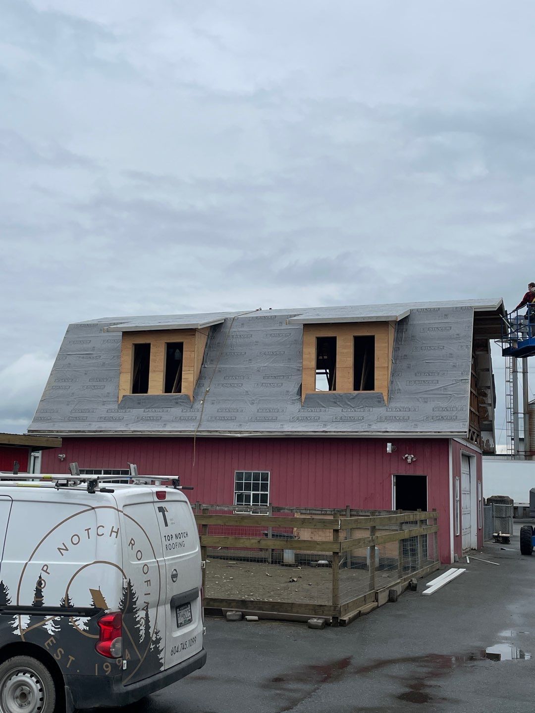 Residential Roofing Installation using OC Oakridge shingles by Top Notch Roofing Inc
