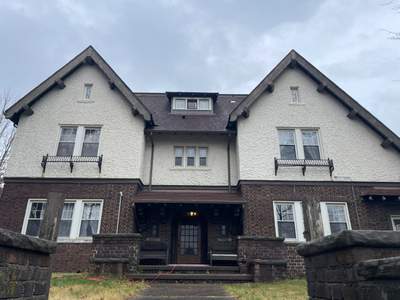 James Hardie Shingle Shake for Two-Story Pittsburgh Home
