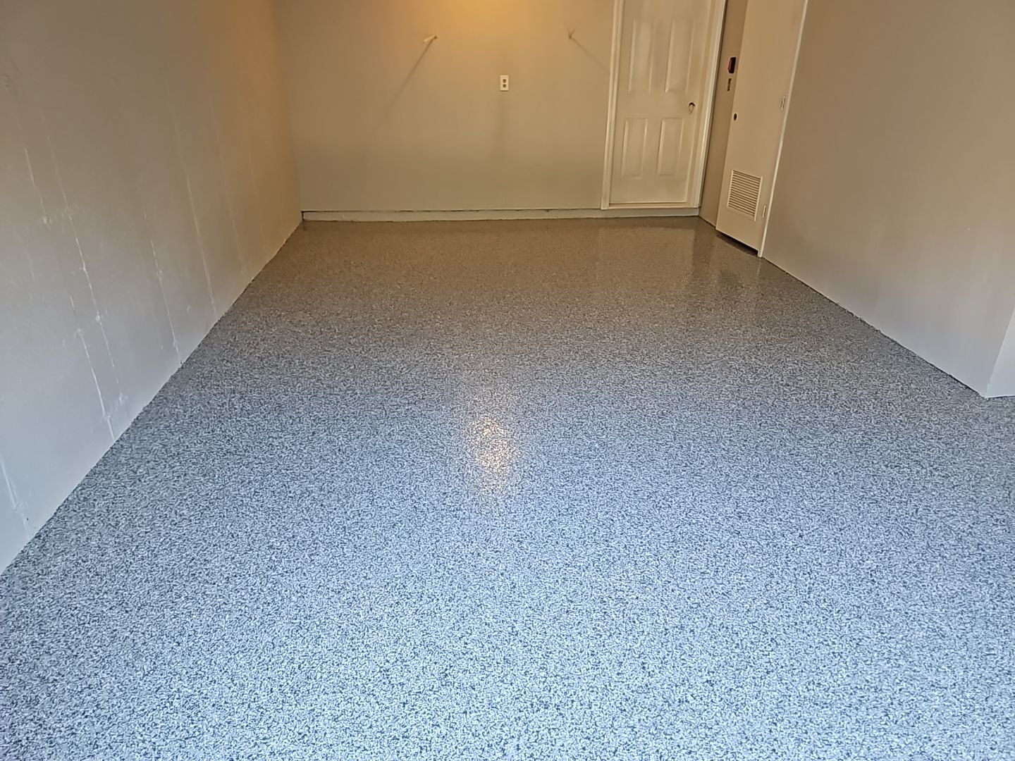 Garage in Nashua, NH 03063 by Symphony Concrete Coatings