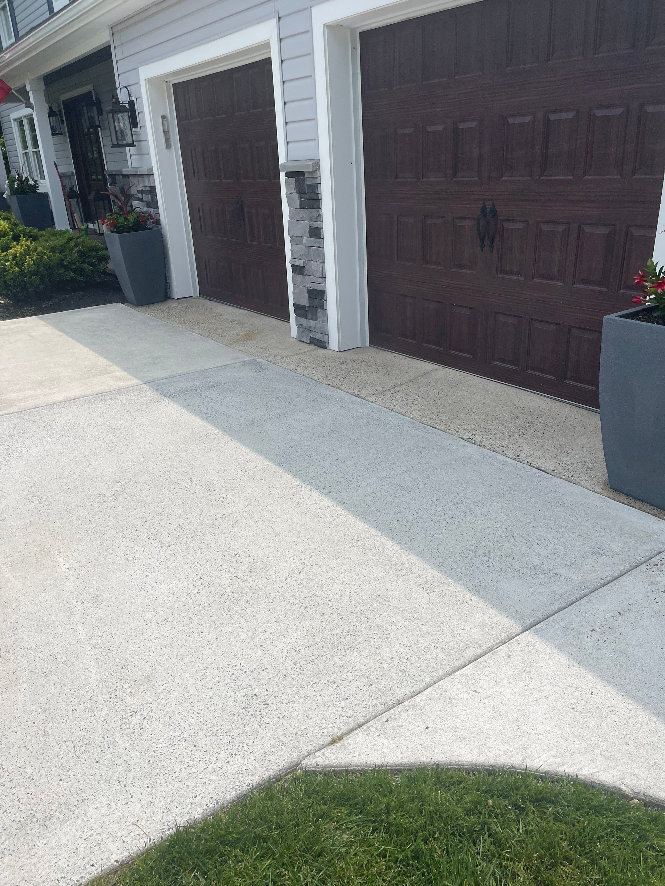Concrete Cleaning by SJ Exterior