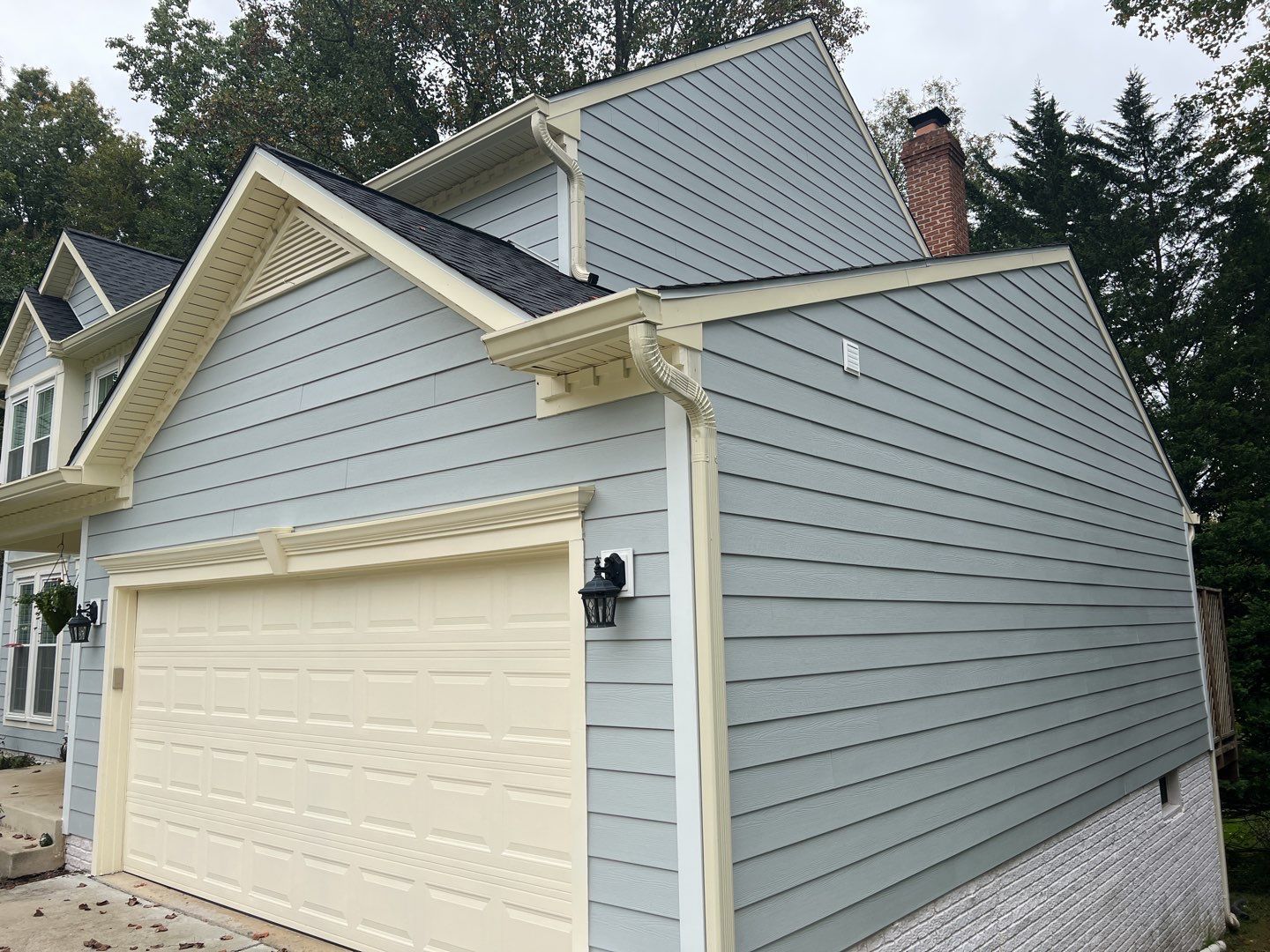 Exterior Home Makeover using GAF Timberline HDZ, GAF Decotech, and James Hardie Siding by American Home Contractors