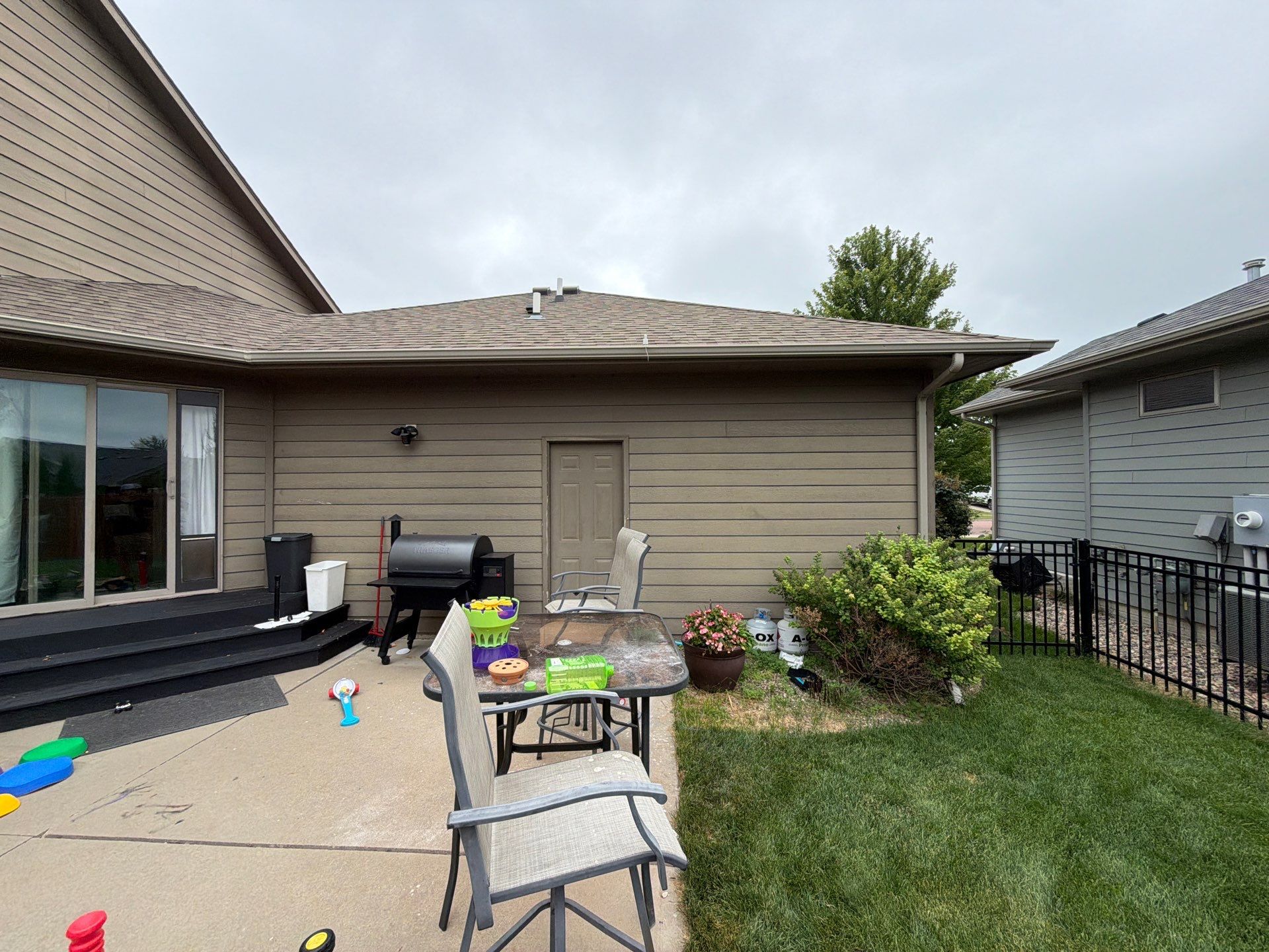Full Exterior Siding Repaint for Sioux Falls Home and Garage by Select Painting, Coatings & Garage Cabinets