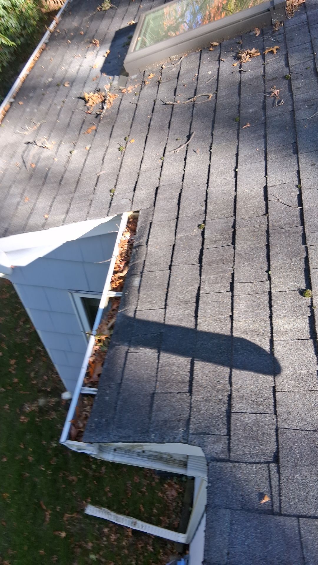 Gutter Cleaning in Wayne, NJ 07470 | Roof Valley & Leaf Removal by NJ Home Maintenance Services