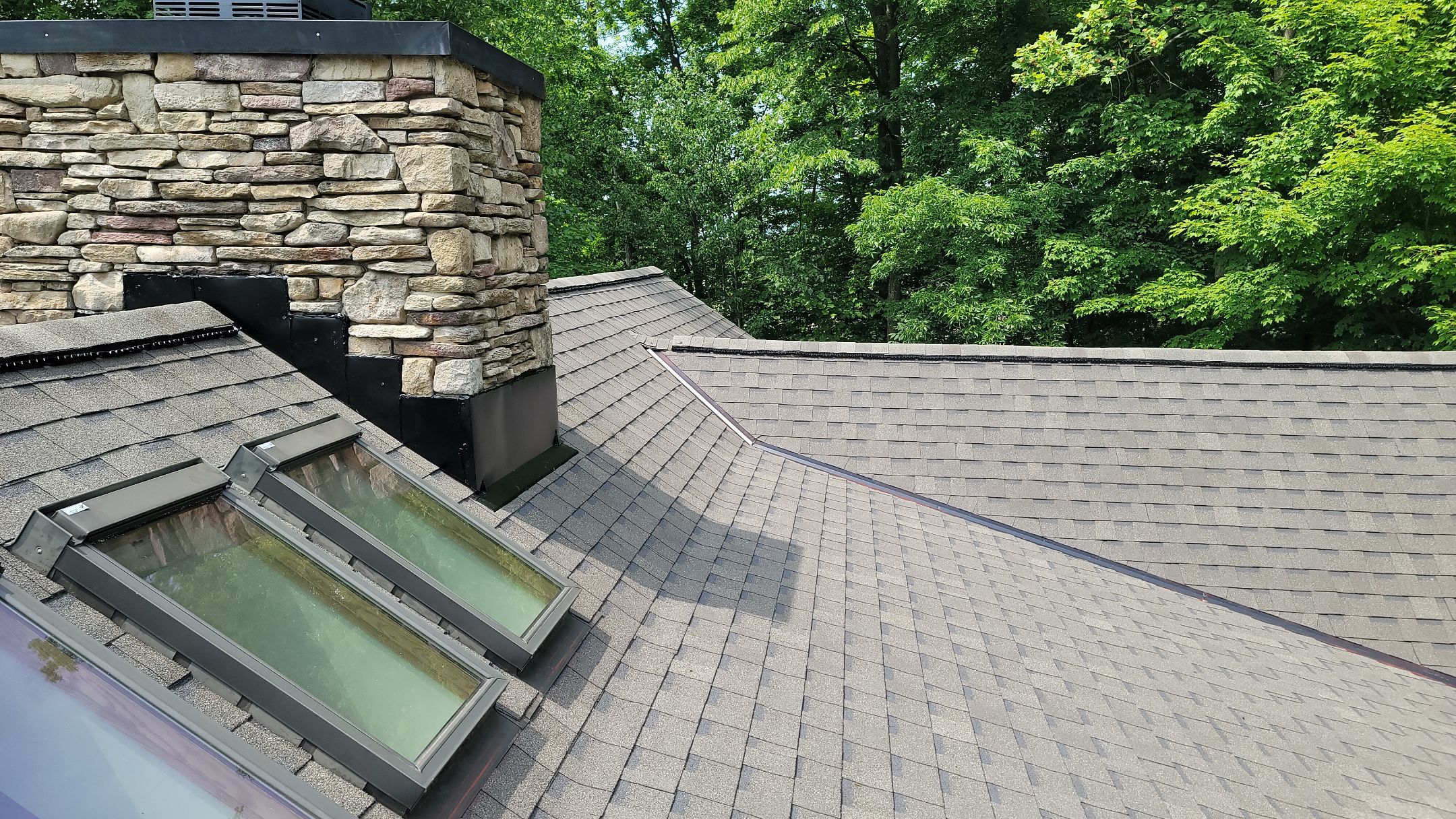 ATLAS PINNACLE HP W/SCOTCHGARD COLOR: WEATHERED WOOD by Eagle Eye Roofing