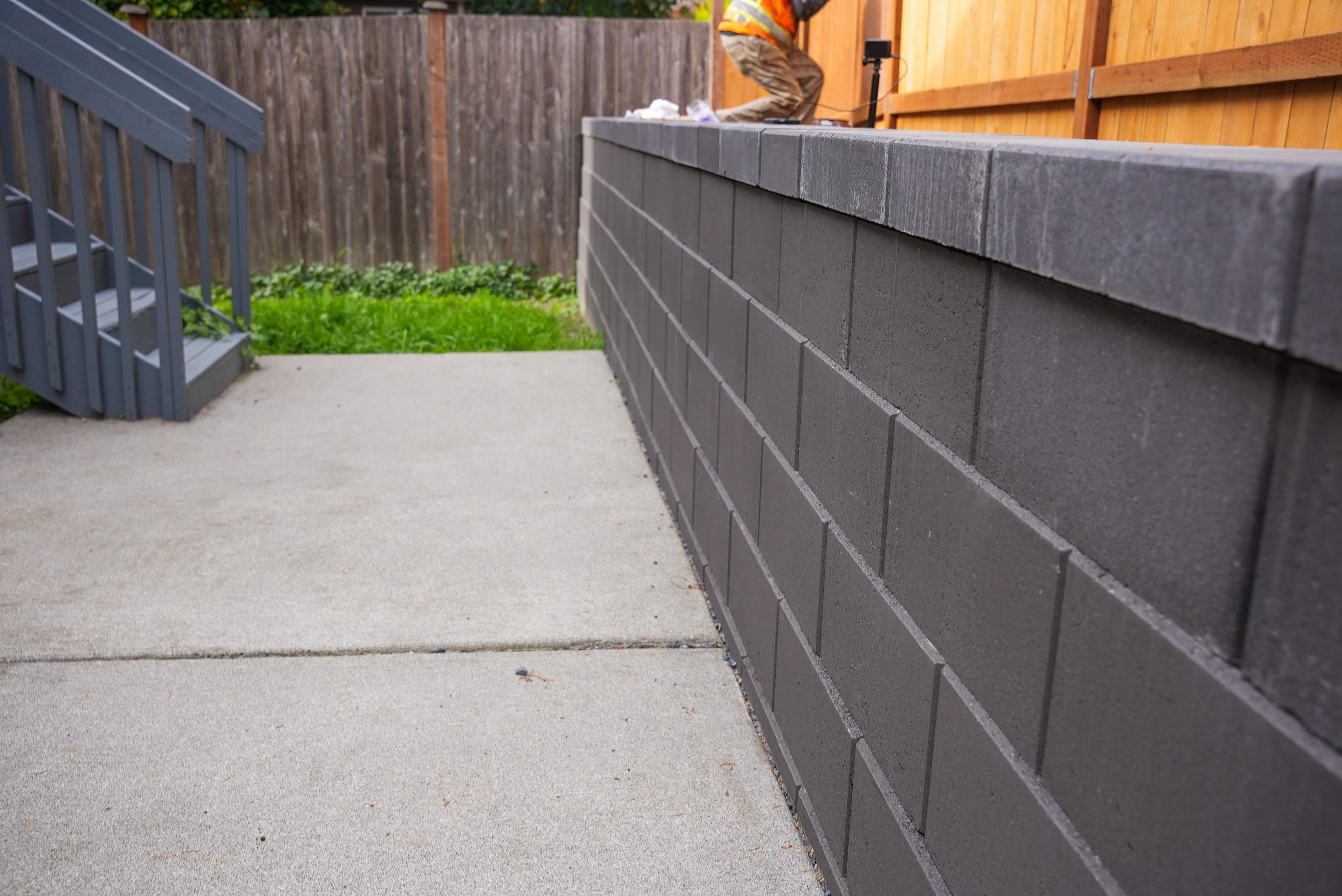 Jireh Outdoor Projects | Retaining Wall & Fence Build by Jireh Asphalt & Concrete Inc 