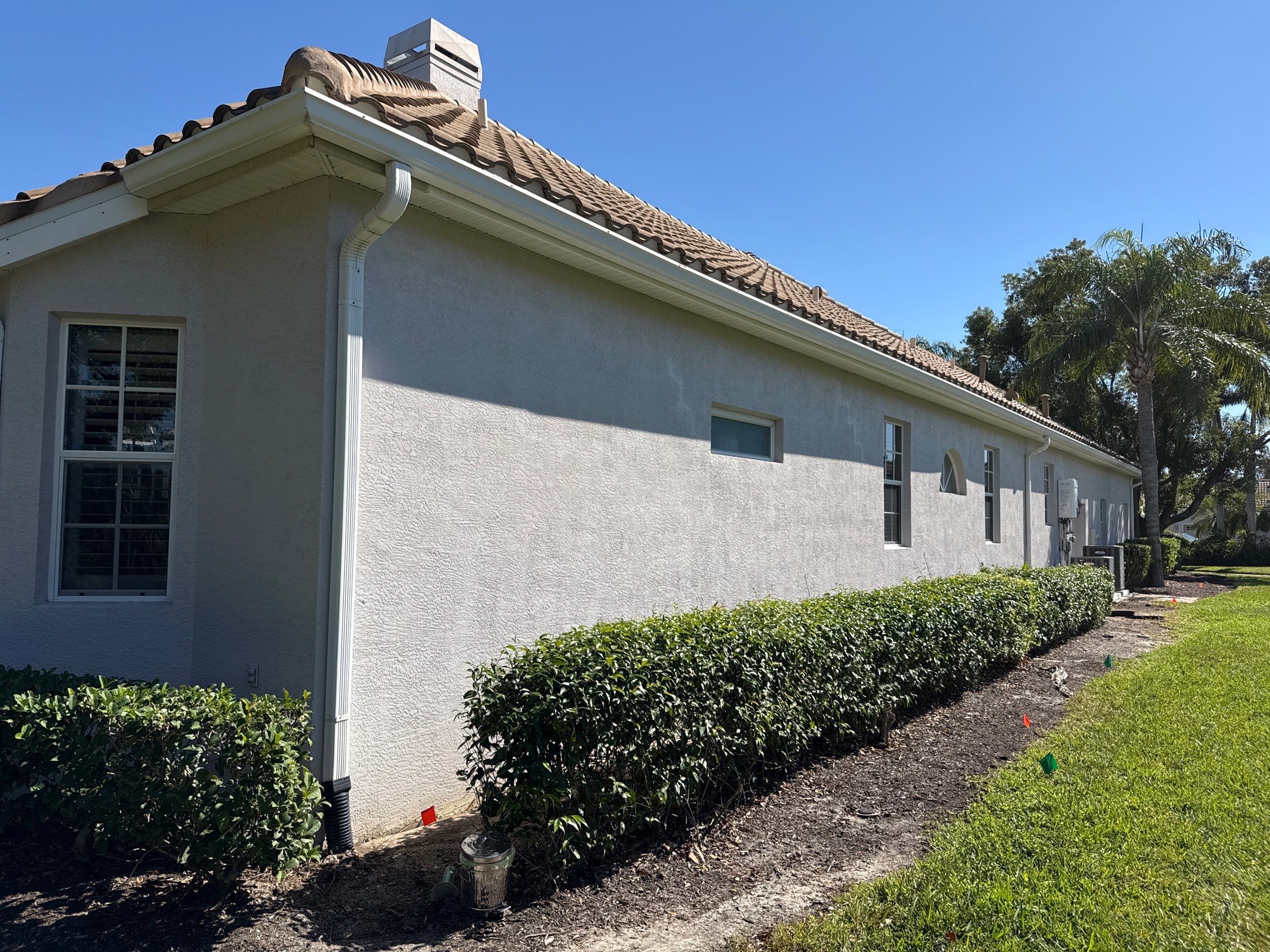 House Wash, Pool Deck & Screen Enclosure Cleaning | University Park, Sarasota FL by Sunshine AquaWash