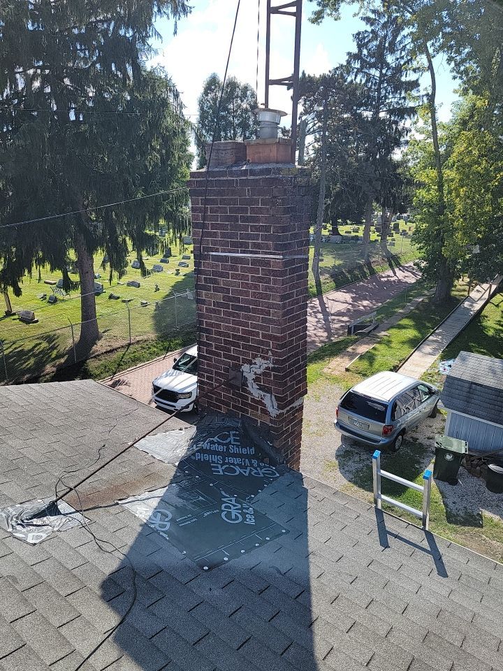 ATLAS PINNACLE COLOR: MAJESTIC SHAKE DRIP EDGE: WHITE by Eagle Eye Roofing