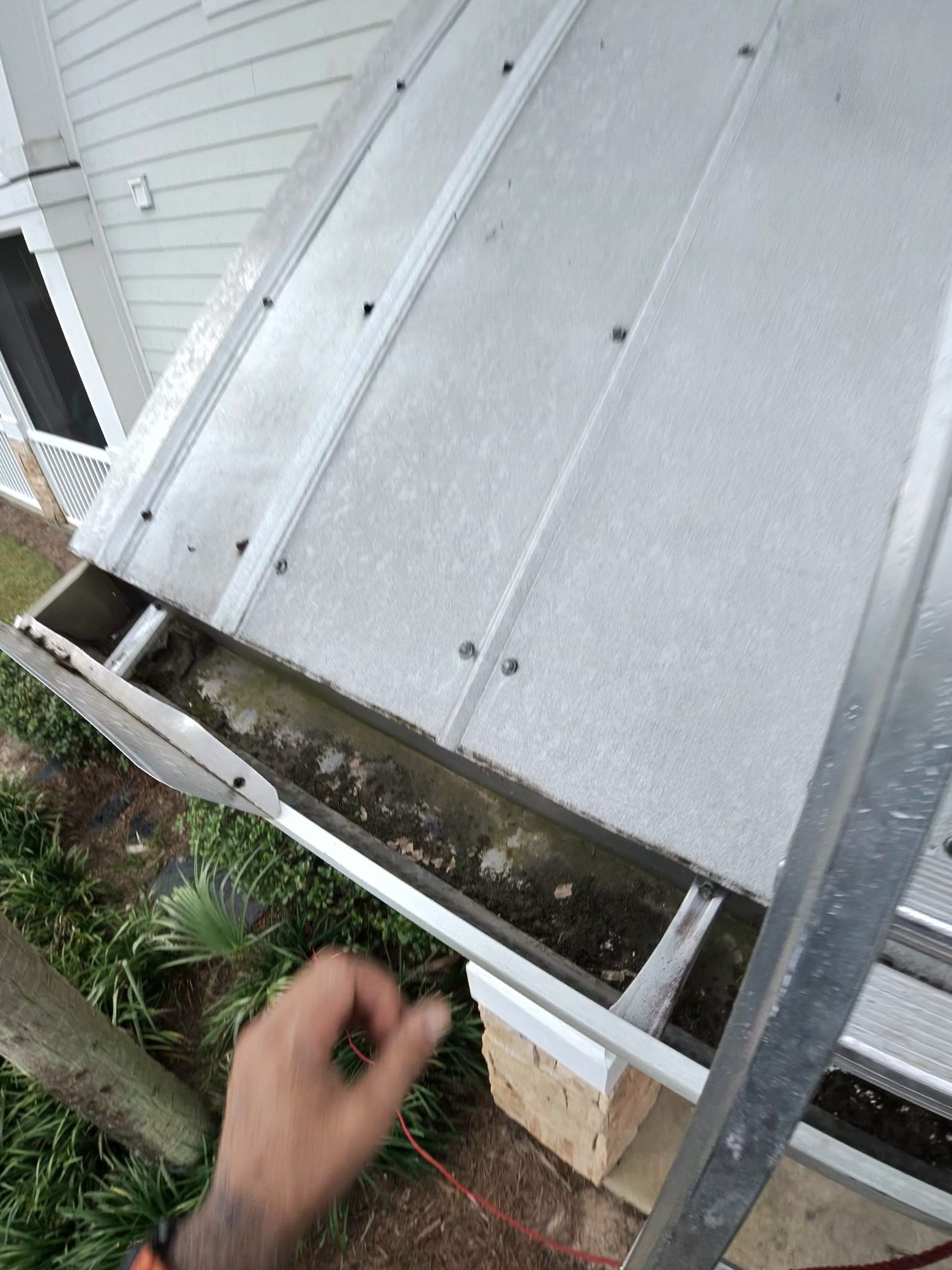 HOA gutter cleaning before