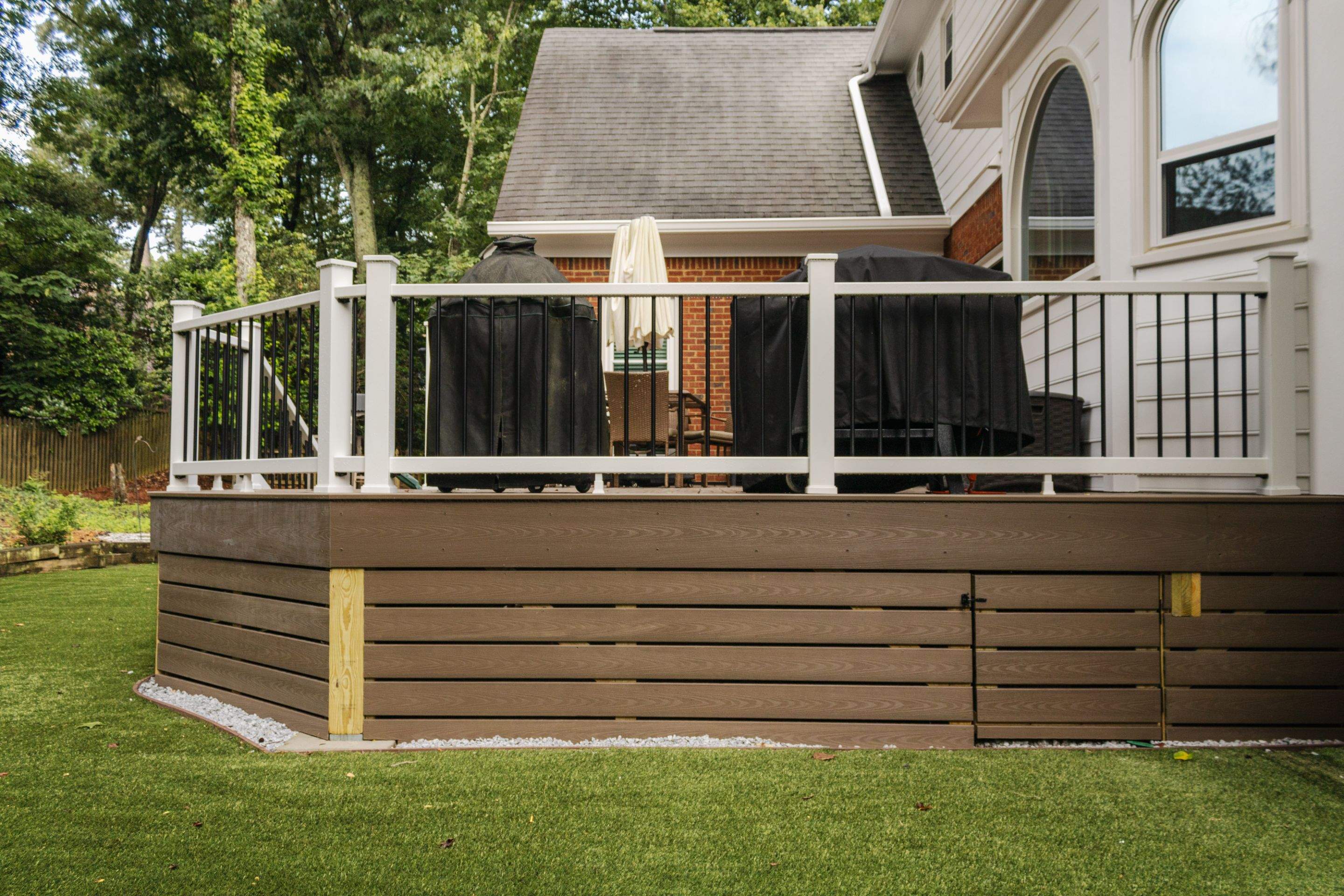 Alpharetta, GA Deckorators Deck Build with Trex Railing by Nelson Exteriors 