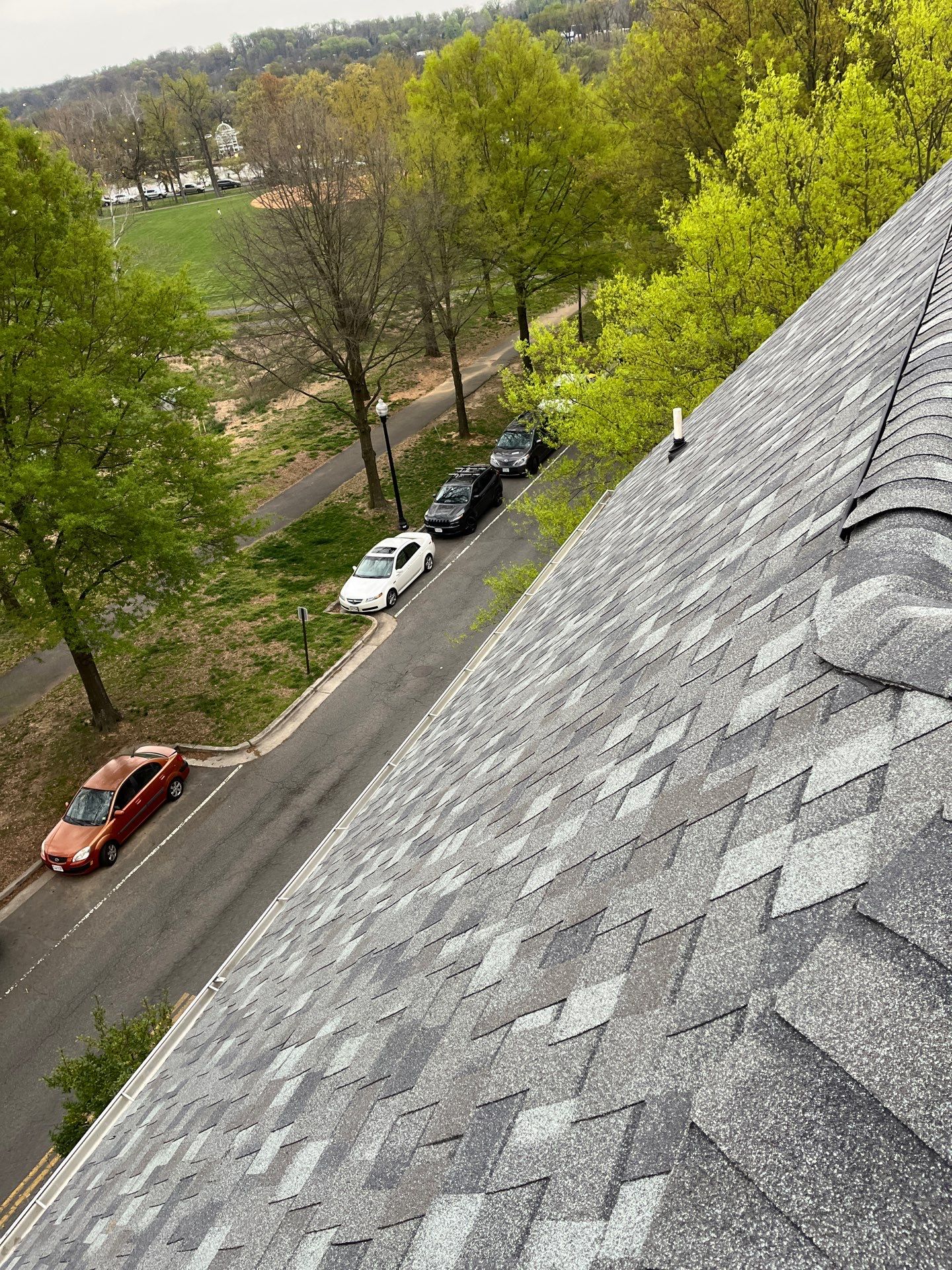 Alexandria: CertainTeed Landmark Pro Designer Shingles in Max Def Georgetown Gray by RM Banning, Inc.