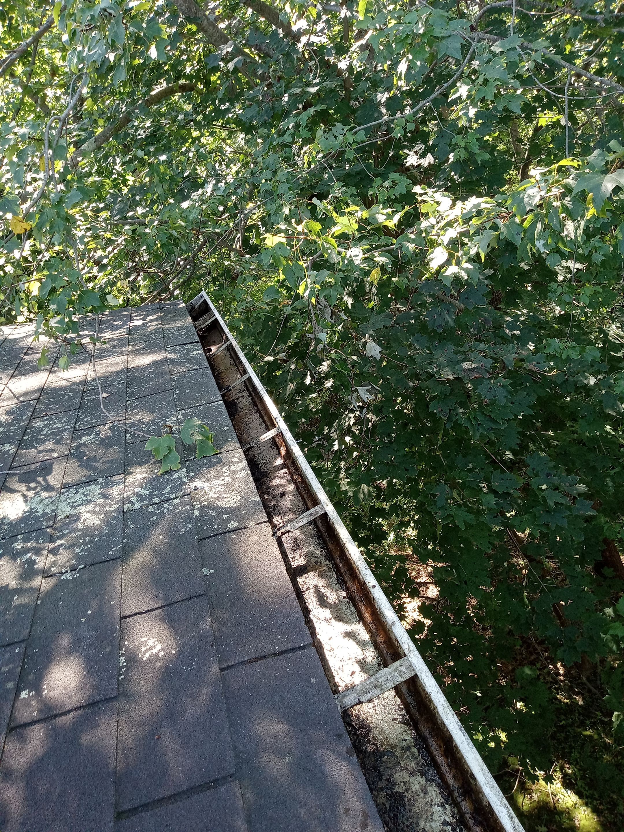 Commercial gutter cleaning Maine after photo with clean gutters