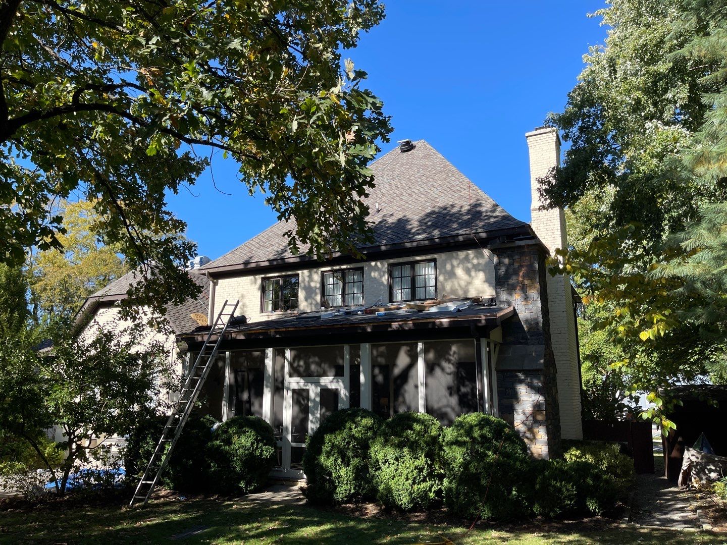 Presidential Shake Install by Paragon Roofing