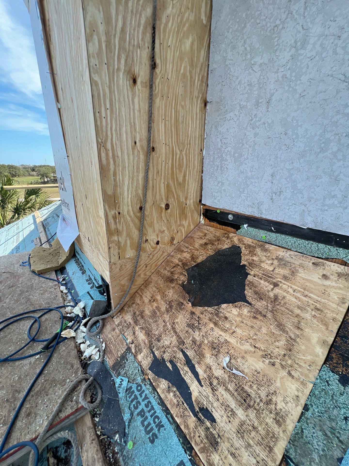Long Horn Retreat by Bayfront Roofing and Construction