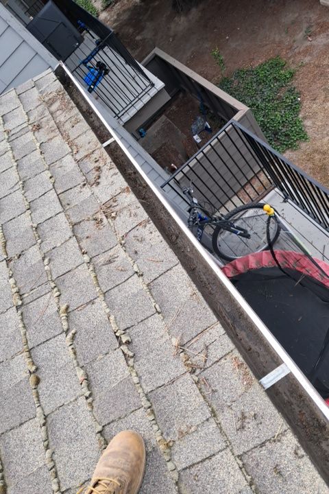 Commercial gutter cleaning Modesto, CA after photo with clean gutters