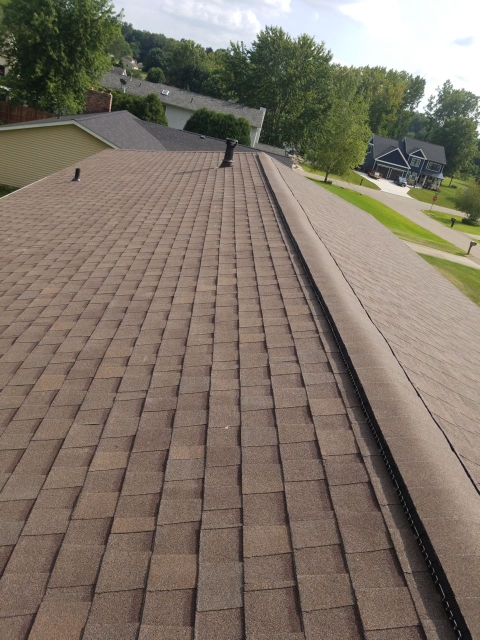 Brand: Atlas Pinnacle Color: Pristine Scotchgard Heather Drip: Musket Brown by Eagle Eye Roofing