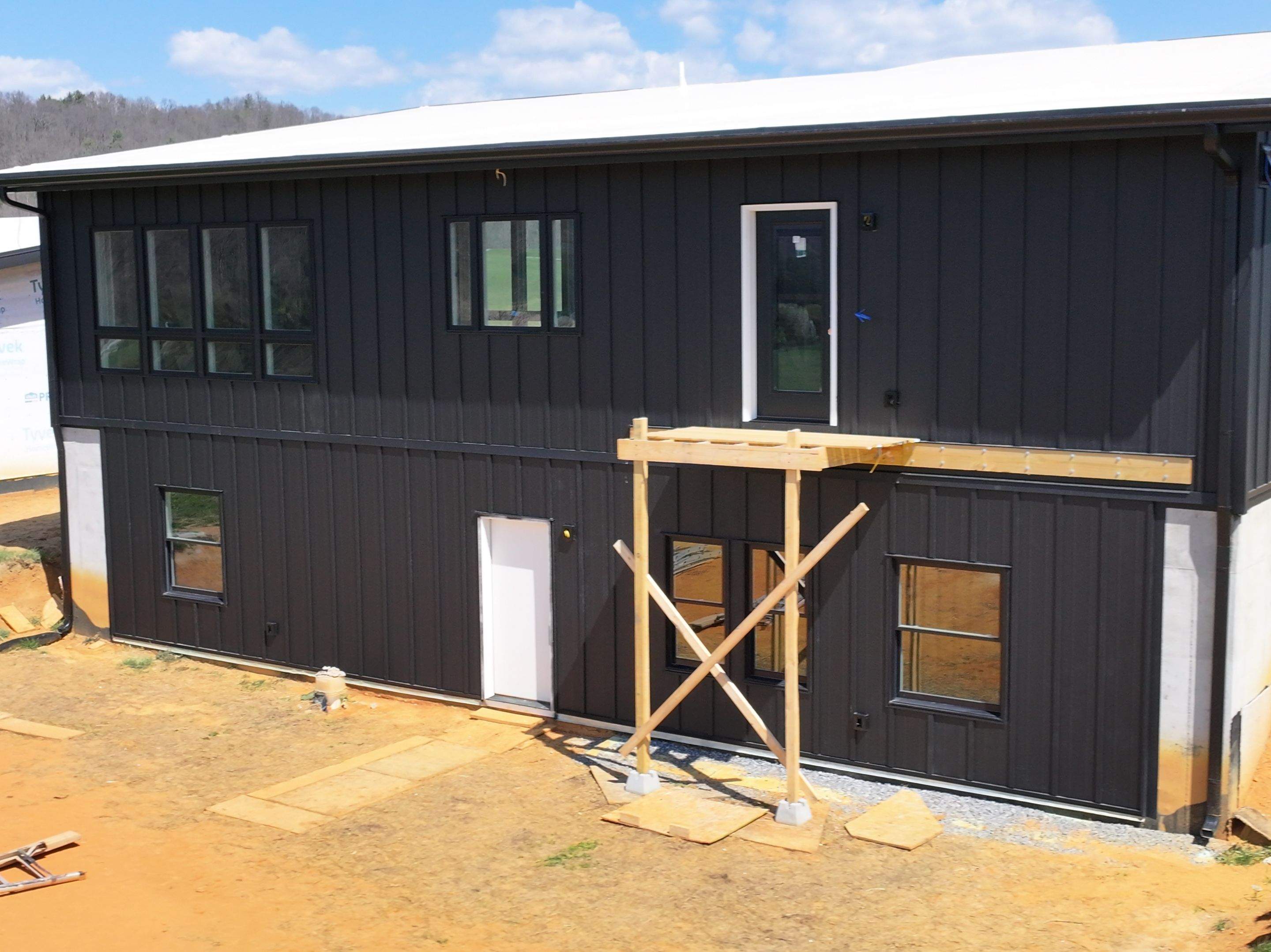 Phillips Residence  by Omnia Roofing