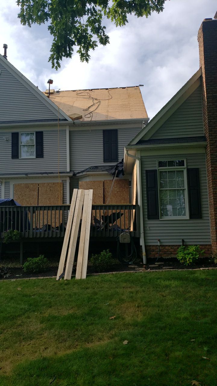 Brand: Atlas Pinnacle Color: Pristine Socthgard Pewter Drip: Black by Eagle Eye Roofing