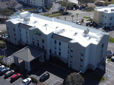 Commercial White Silicone Roof Coating for Hotel in Oldsmar