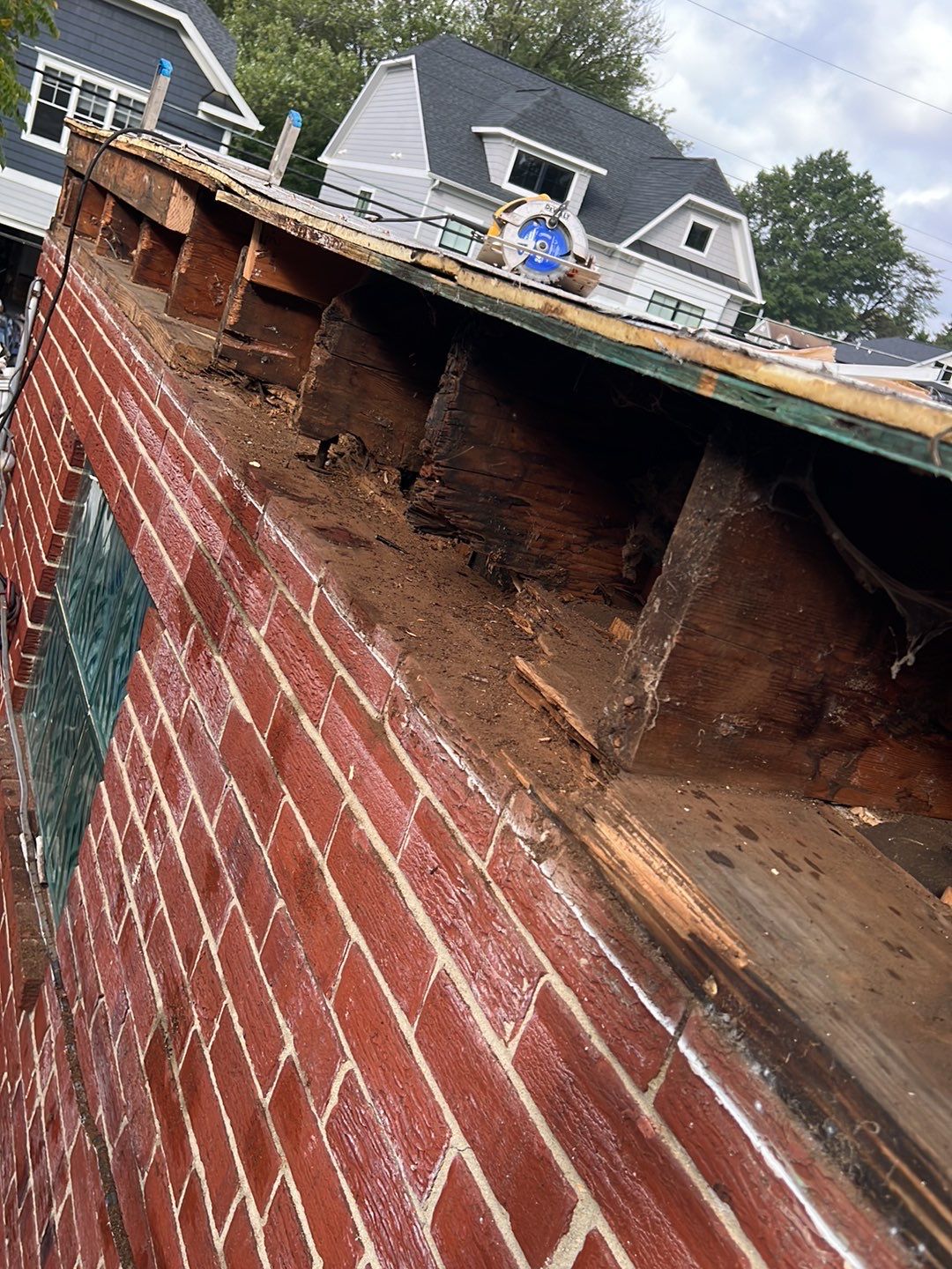 Arlington: CertainTeed Landmark Designer Shingles in Colonial Slate by RM Banning, Inc.