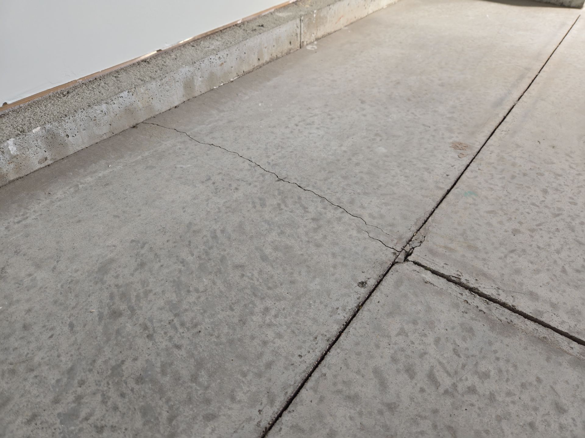 High-Gloss Epoxy Flake Garage Floor Coating in Brandon by Select Painting, Coatings & Garage Cabinets