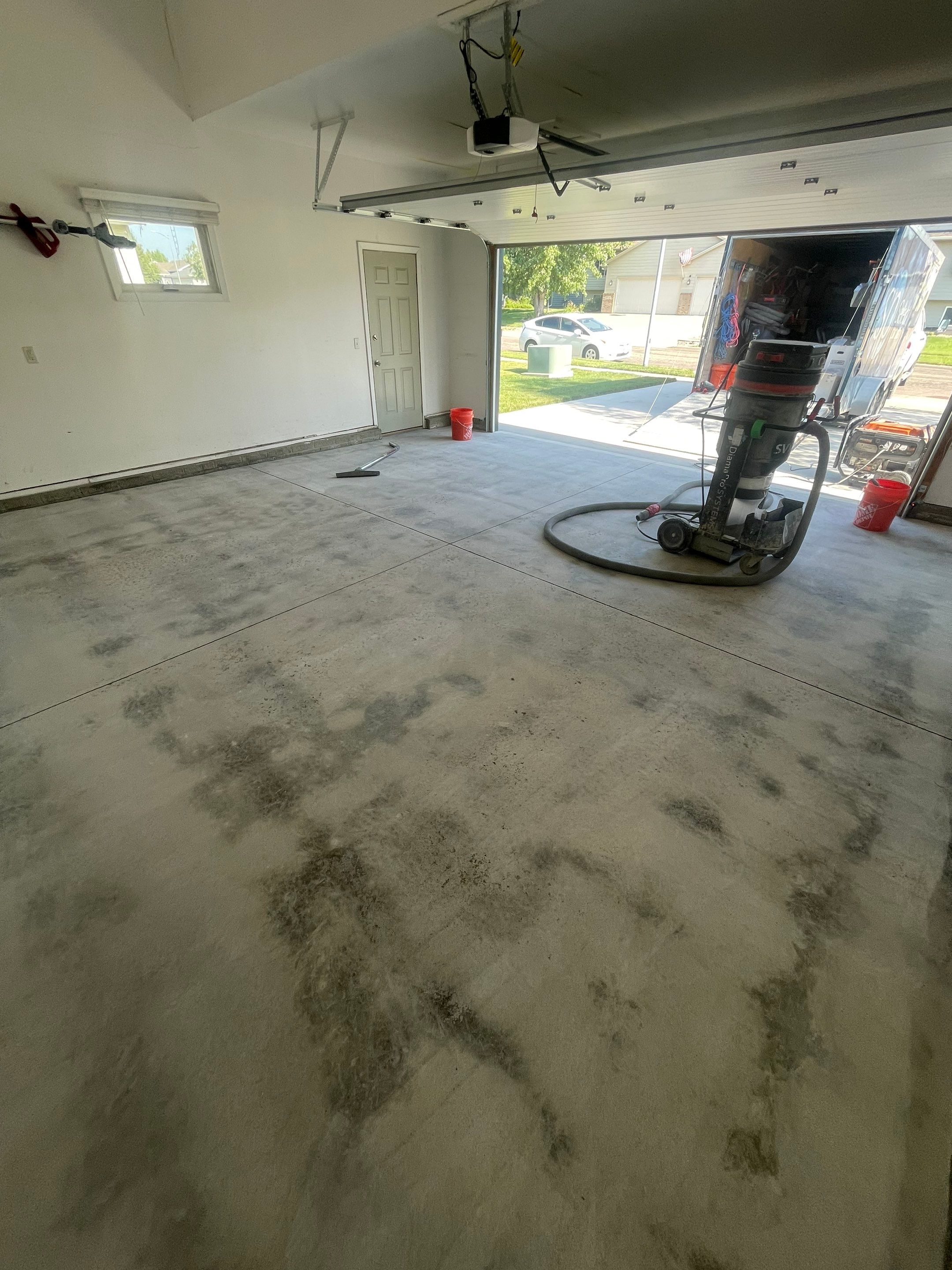 Sioux Falls Garage Floor Coating with Nightfall Decorative Chips by Select Painting, Coatings & Garage Cabinets