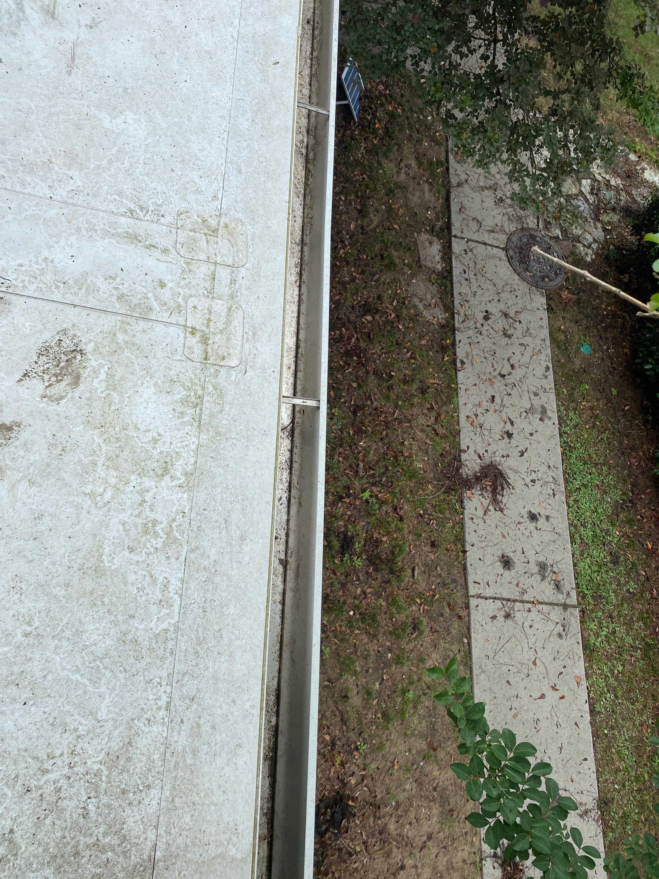 Commercial gutter cleaning Mount Pleasant, SC after photo with clean gutters
