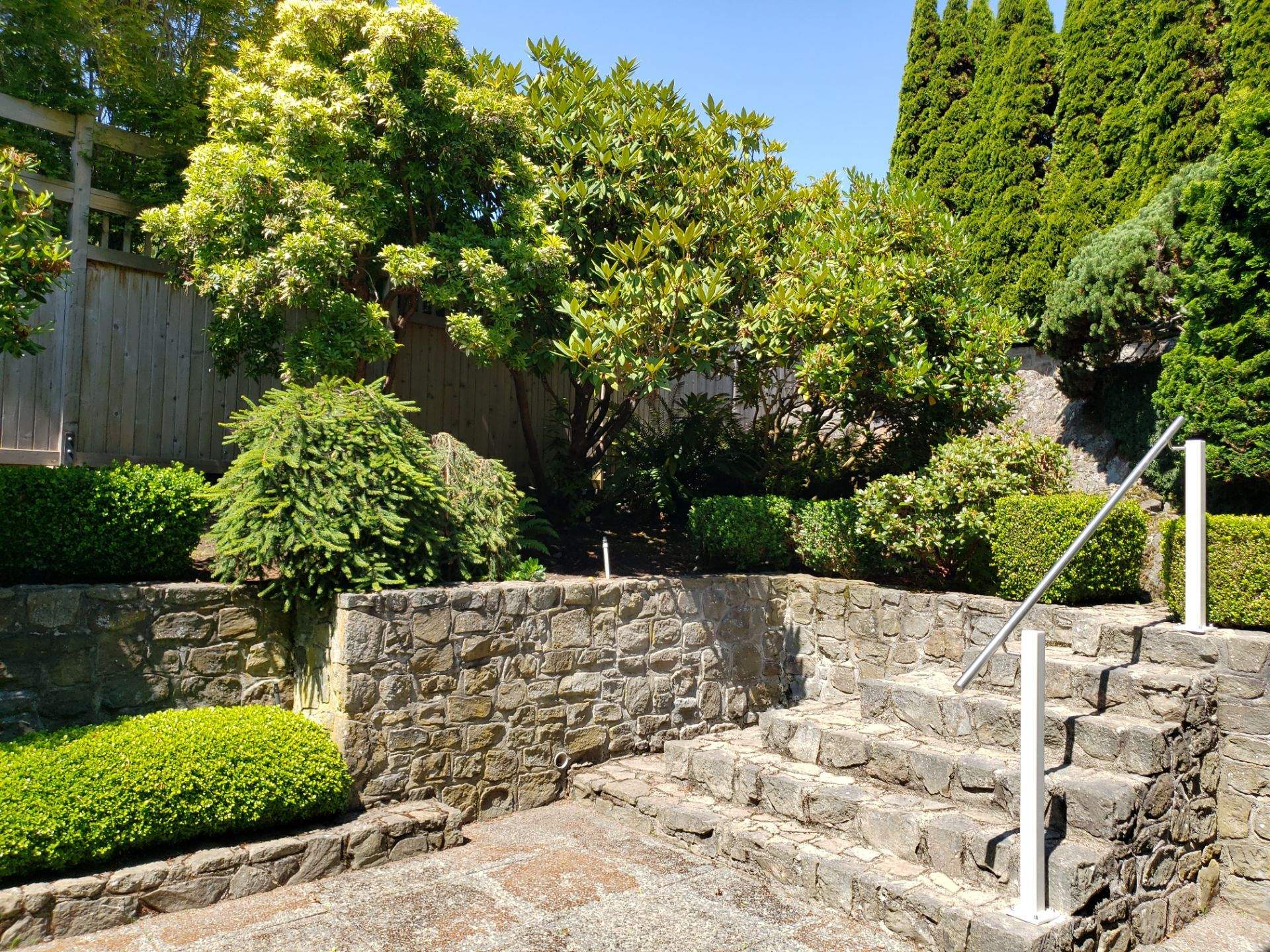 Garden Care - Oak Bay Residence by Habanero Garden and Exterior Care