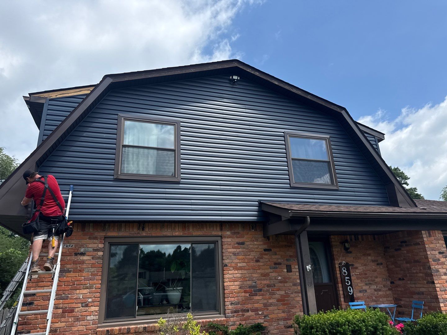 Siding Replacement using Alside Charter Oak D4.5" by 180 Contractors