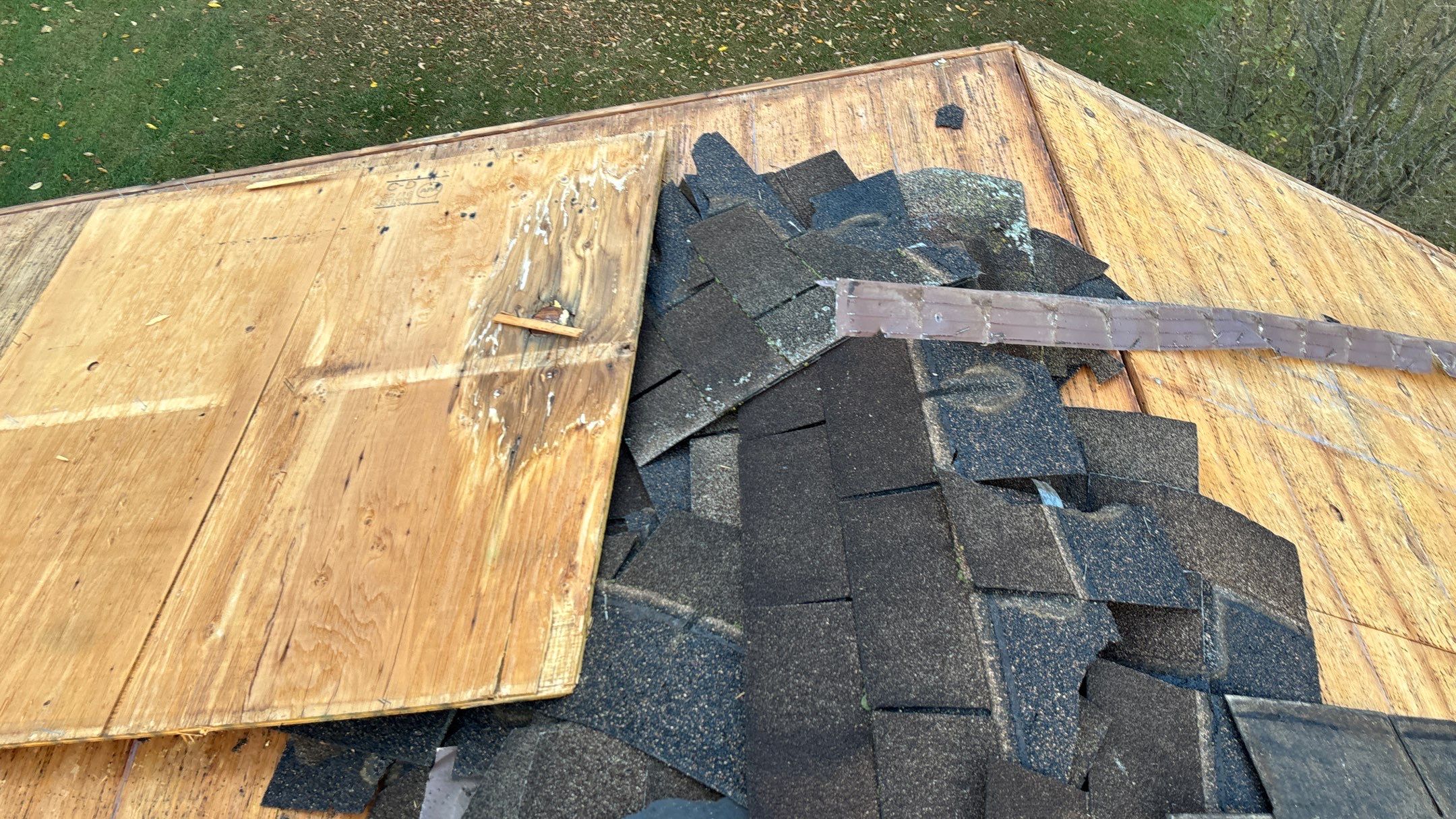 Roof Replacement using Owens Corning Sand Castle and Siding Replacement using Odyssey Plus D4" Wood Grain by 180 Contractors