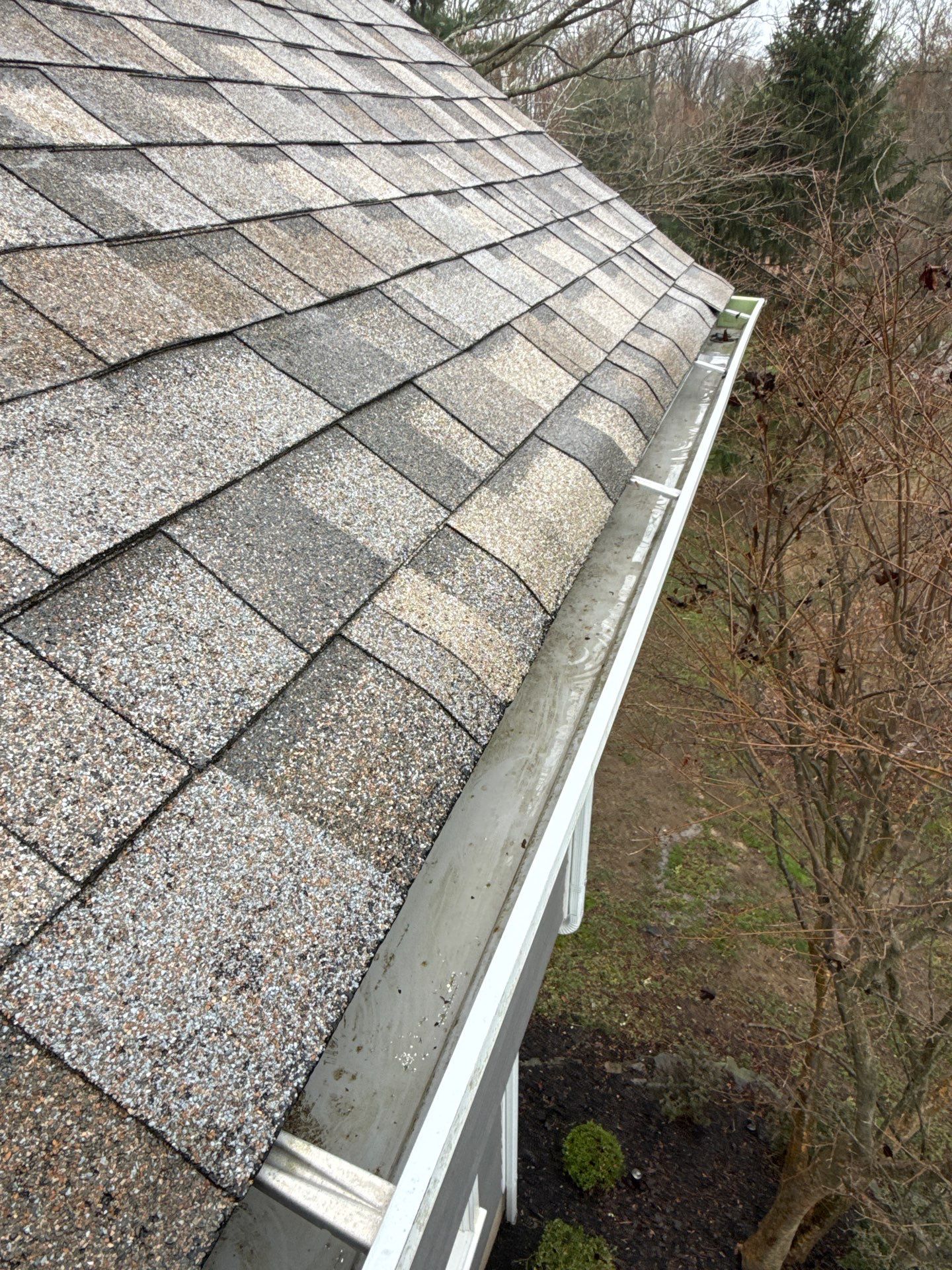 Gutter Cleaning in Colts Neck, NJ by Clearview Washing