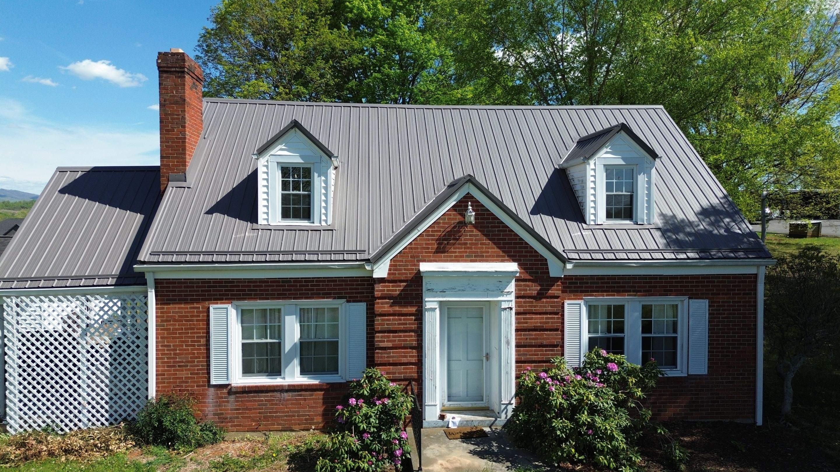 Torbett Residence by Omnia Roofing