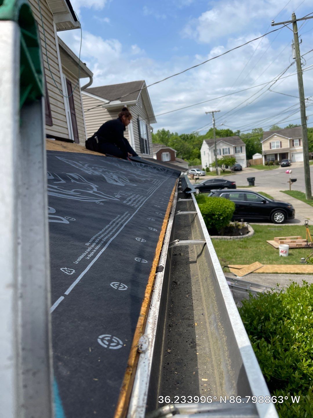 Residential Roofing Installation using Owens Corning TruDef Oakridge Roofing System by Undersun Roofing 