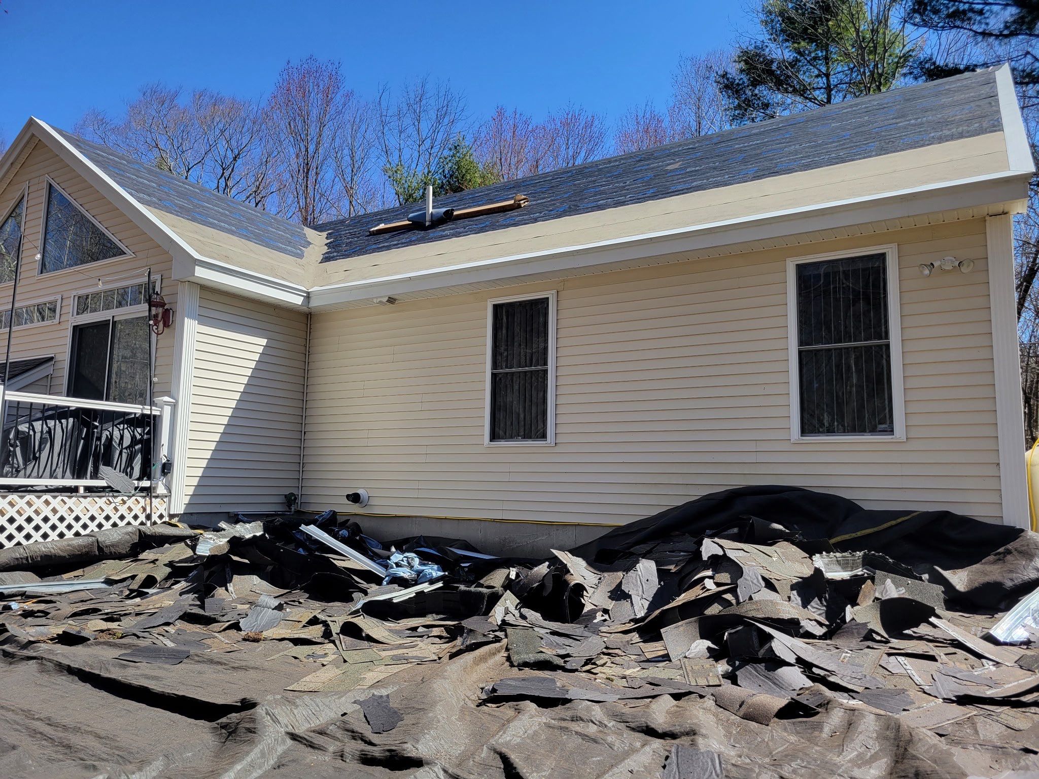 Vinyl Siding and Asphalt Roofing Replacement in Deerfield by Tall pine roofing