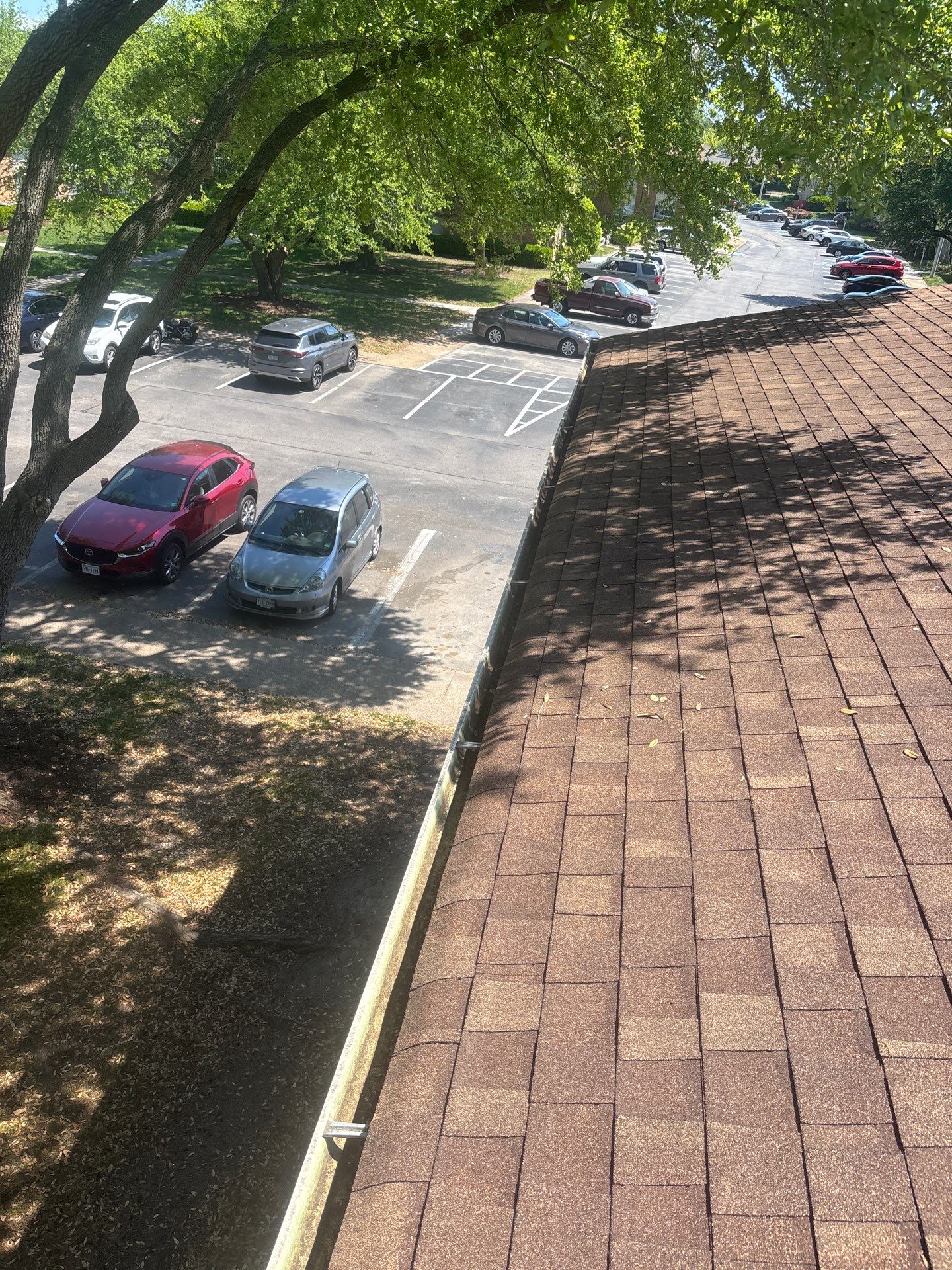 Commercial gutter cleaning Virginia Beach & Norfolk after photo with clean gutters