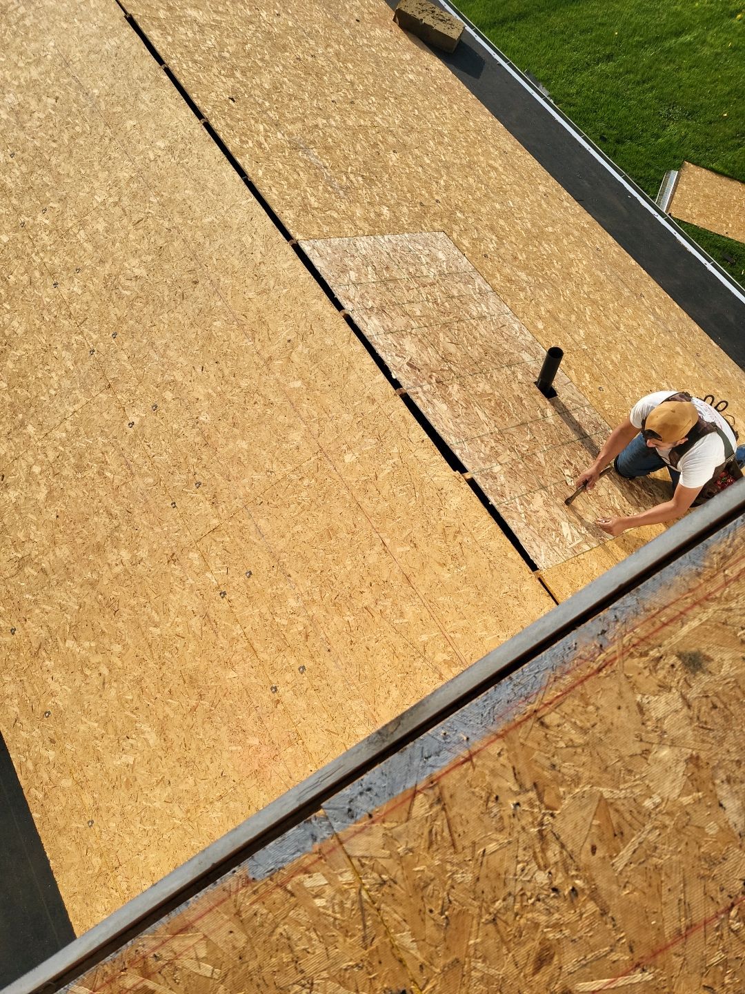 Atlas Pinnacle, Color: Weathered Wood, Drip Edge, Color: Royal Brown by Eagle Eye Roofing