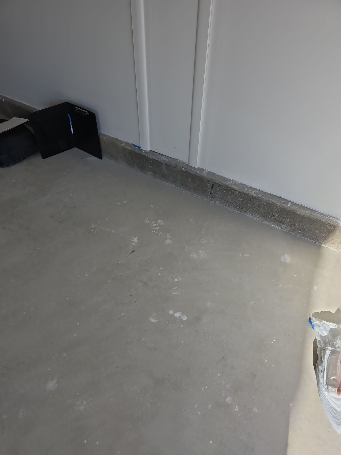 San Luis Obispo Garage Floor Polyurea Coating with Coyote Chips by MGP Coatings