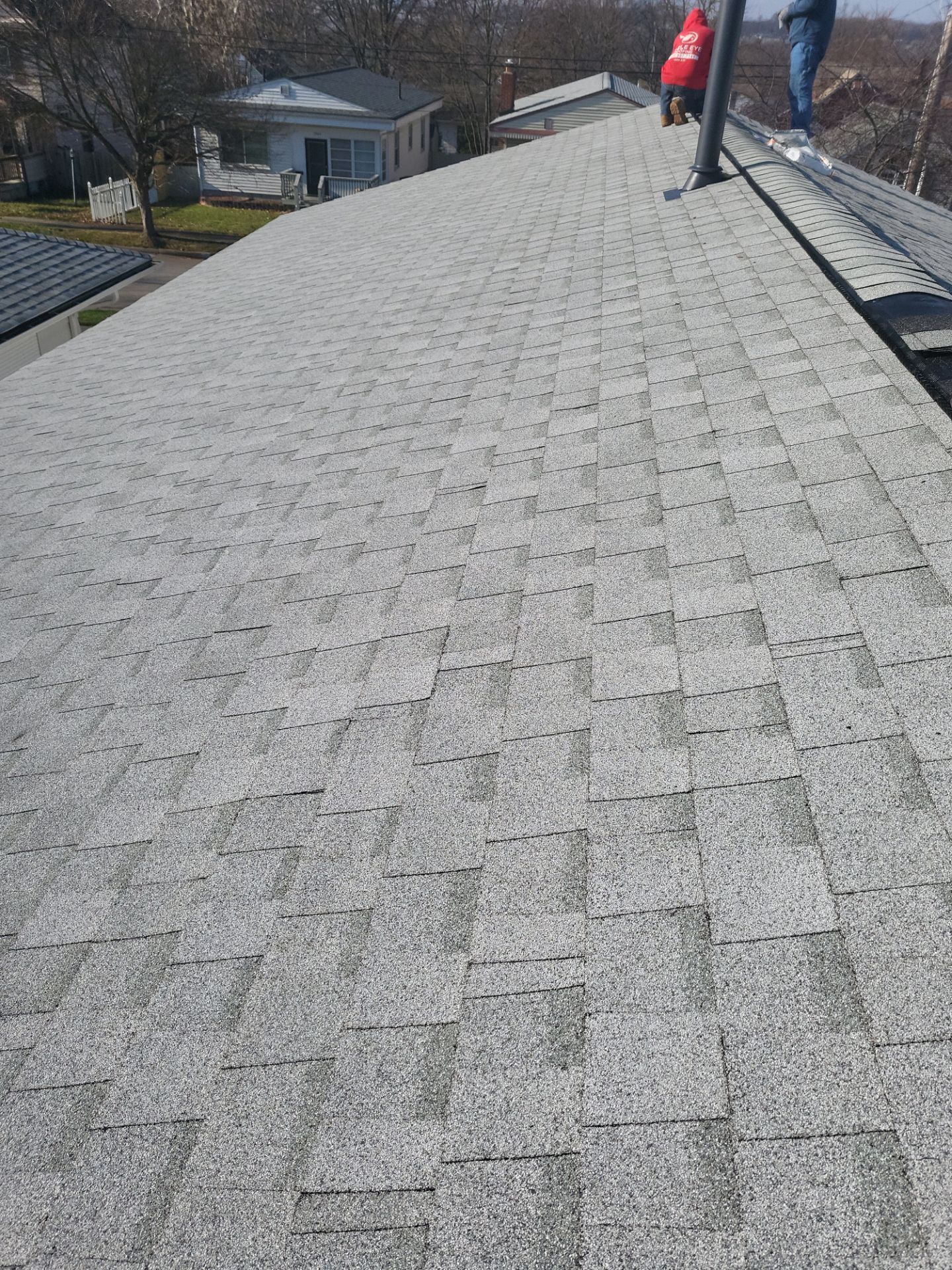 Atlas Pinnacle, Color: Oyster Shell, Drip Edge: White by Eagle Eye Roofing