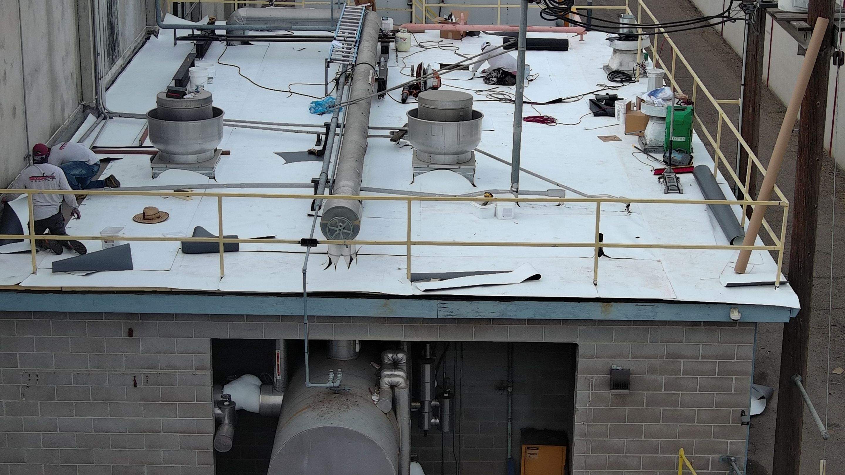 TPO single-ply roofing system using GAF Single-ply TPO 60 mil with 1.5 inch ISO board insulation by Straight Edge Roofing Inc