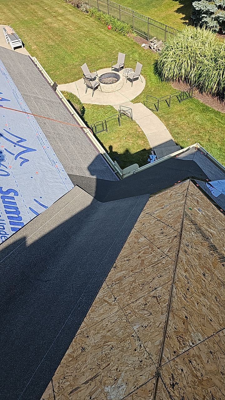 ATLAS PINNACLE COLOR: WEATHERED WOOD by Eagle Eye Roofing