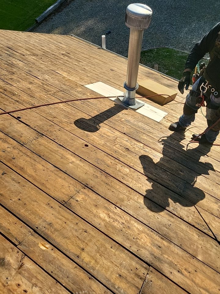 ATLAS PINNACLE COLOR: WEATHERED SHADOW by Eagle Eye Roofing